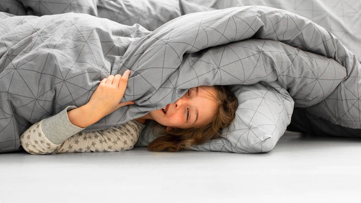 front-view-of-smiling-girl-in-bed_23-2148656815