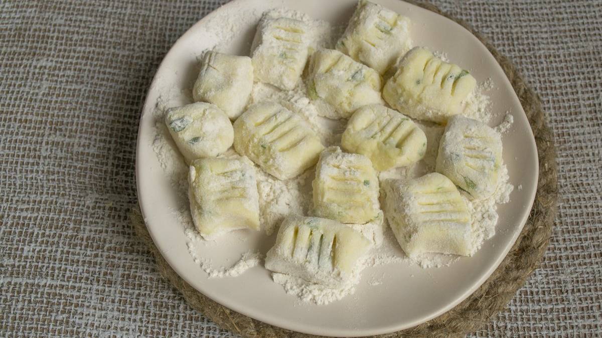 lenivyie-vareniki-s-kartoshkoy-tvorogom-i-lukom-14