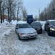 Машины заблокировали проезд автобусам, проезжали только легковушки