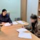 Подозреваемая на допросе
