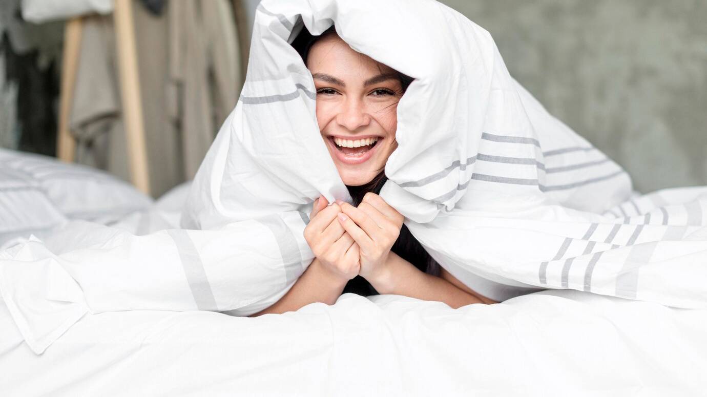 portrait-of-beautiful-woman-happy-in-bed_23-2148586240 portrait-of-beautiful-woman-happy-in-bed_23-2148586240