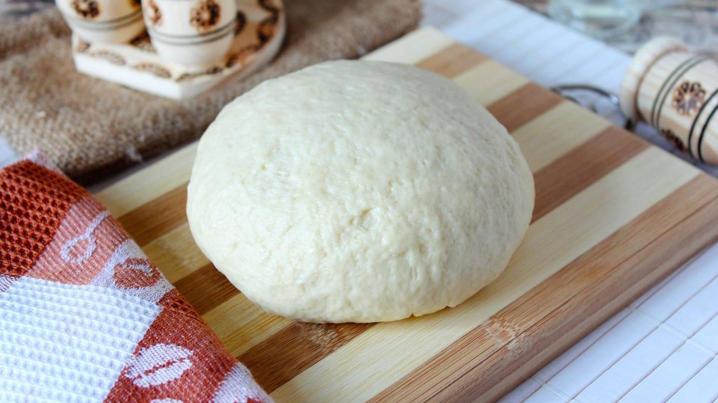 testo-drozhzhevoe-na-kefire-kak-puh-1