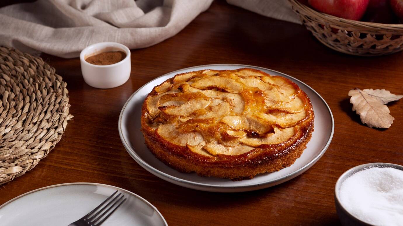 delicious-apple-pie-composition_23-2149055404 delicious-apple-pie-composition_23-2149055404