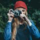 Девушка с фотоаппаратом pxhere.com