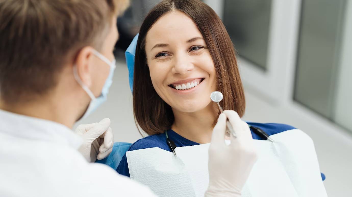 male-professional-dentist-with-gloves-mask-discuss-what-treatment-will-look-like-patient-s-teeth_158595-7630 male-professional-dentist-with-gloves-mask-discuss-what-treatment-will-look-like-patient-s-teeth_158595-7630