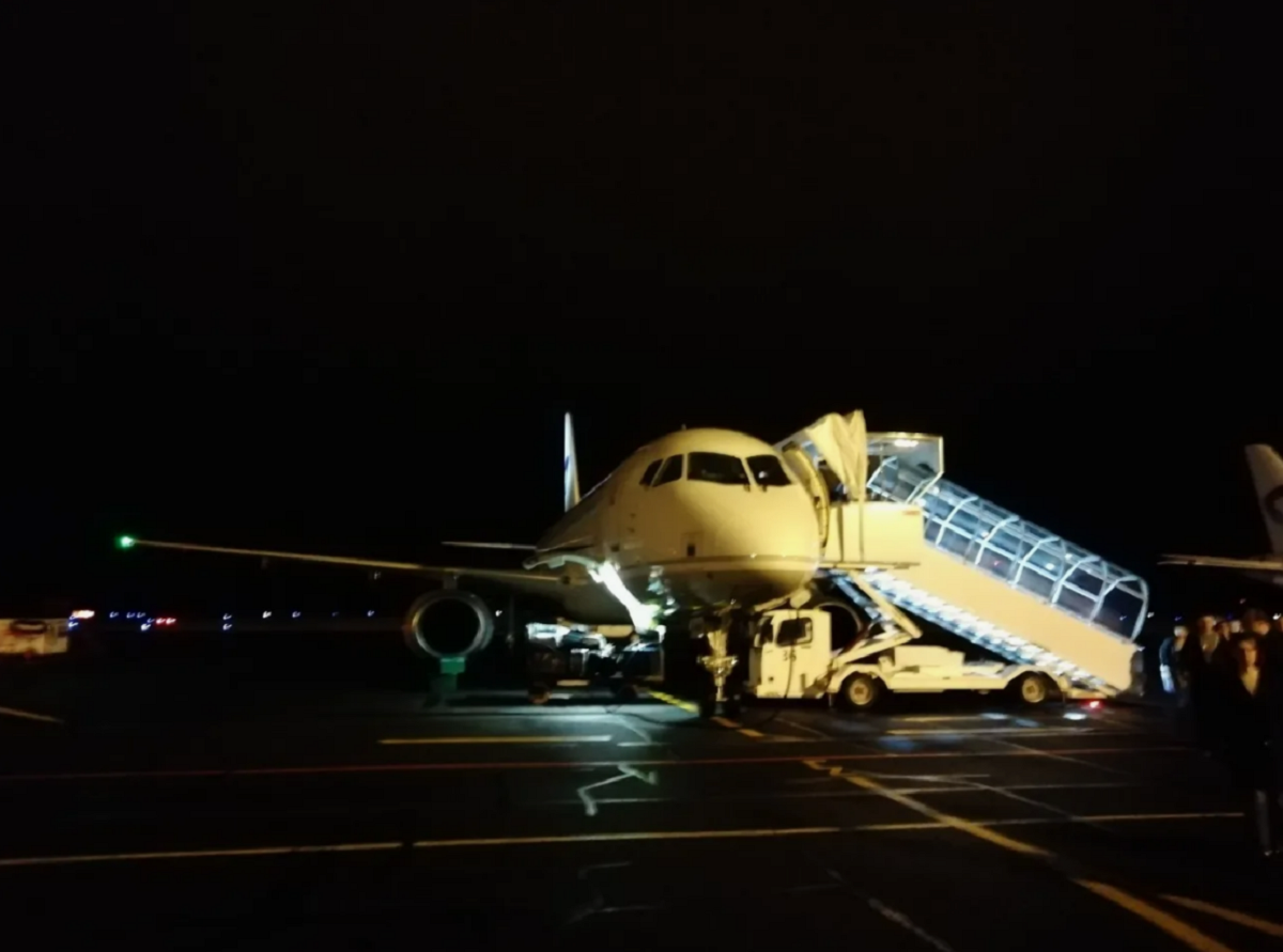 Самолет в аэропорту Череповца