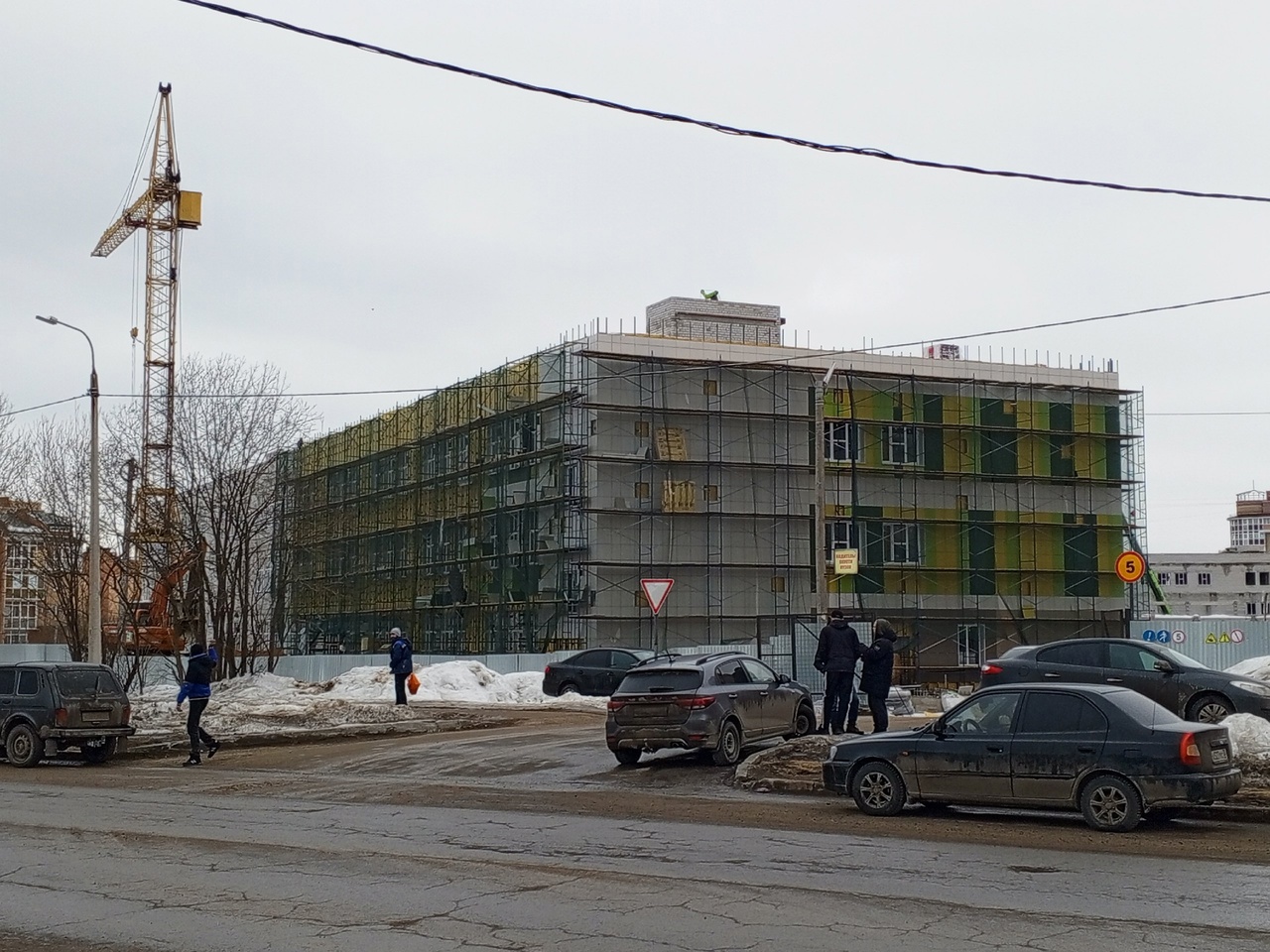 Школа на улице Ленинградской