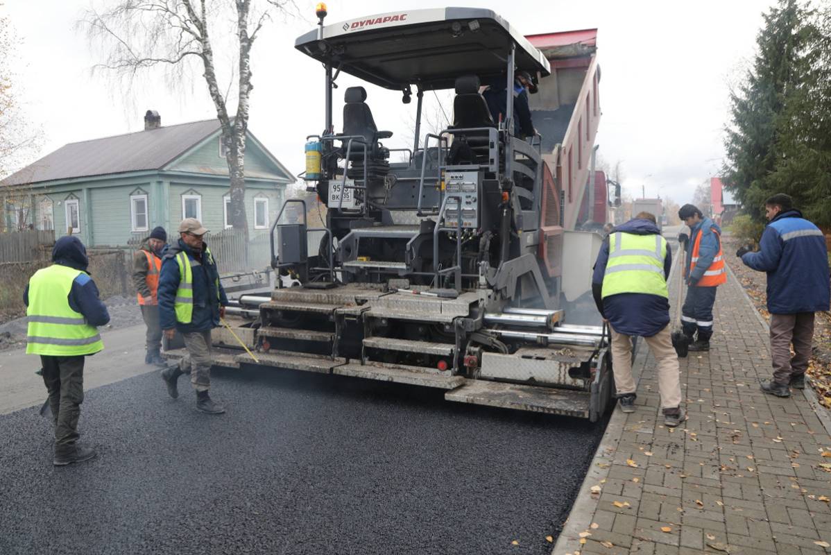 Асфальтирование дороги в деревне Асфальтирование дороги в деревне