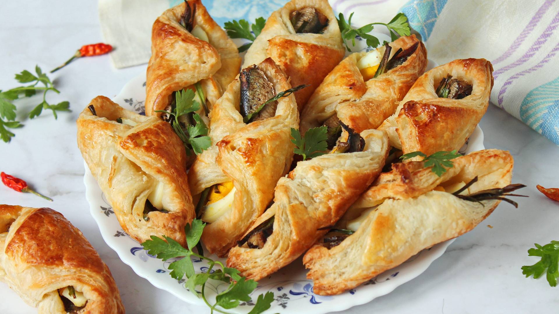 konvertiki_so_shprotami_iz_sloenogo_testa-805595 konvertiki_so_shprotami_iz_sloenogo_testa-805595