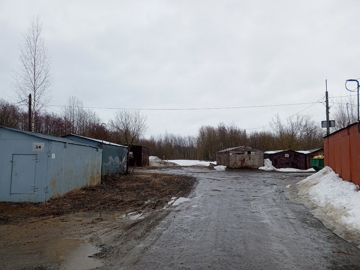 За ГК-517 начинается лыжня. А вообще здесь должен быть жилой микрорайон