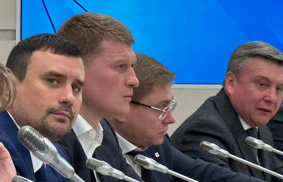 Александр Поветкин - второй слева Александр Поветкин - второй слева