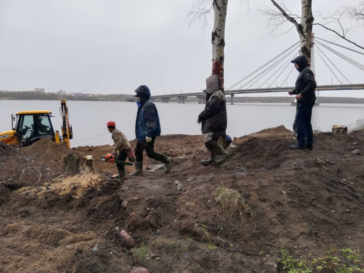 На стройплощадке новой набережной На стройплощадке новой набережной