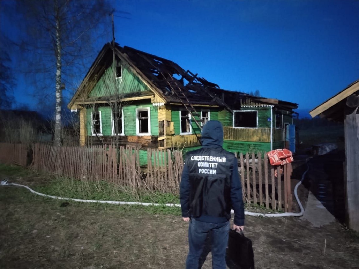 Следователь на месте пожара Следователь на месте пожара
