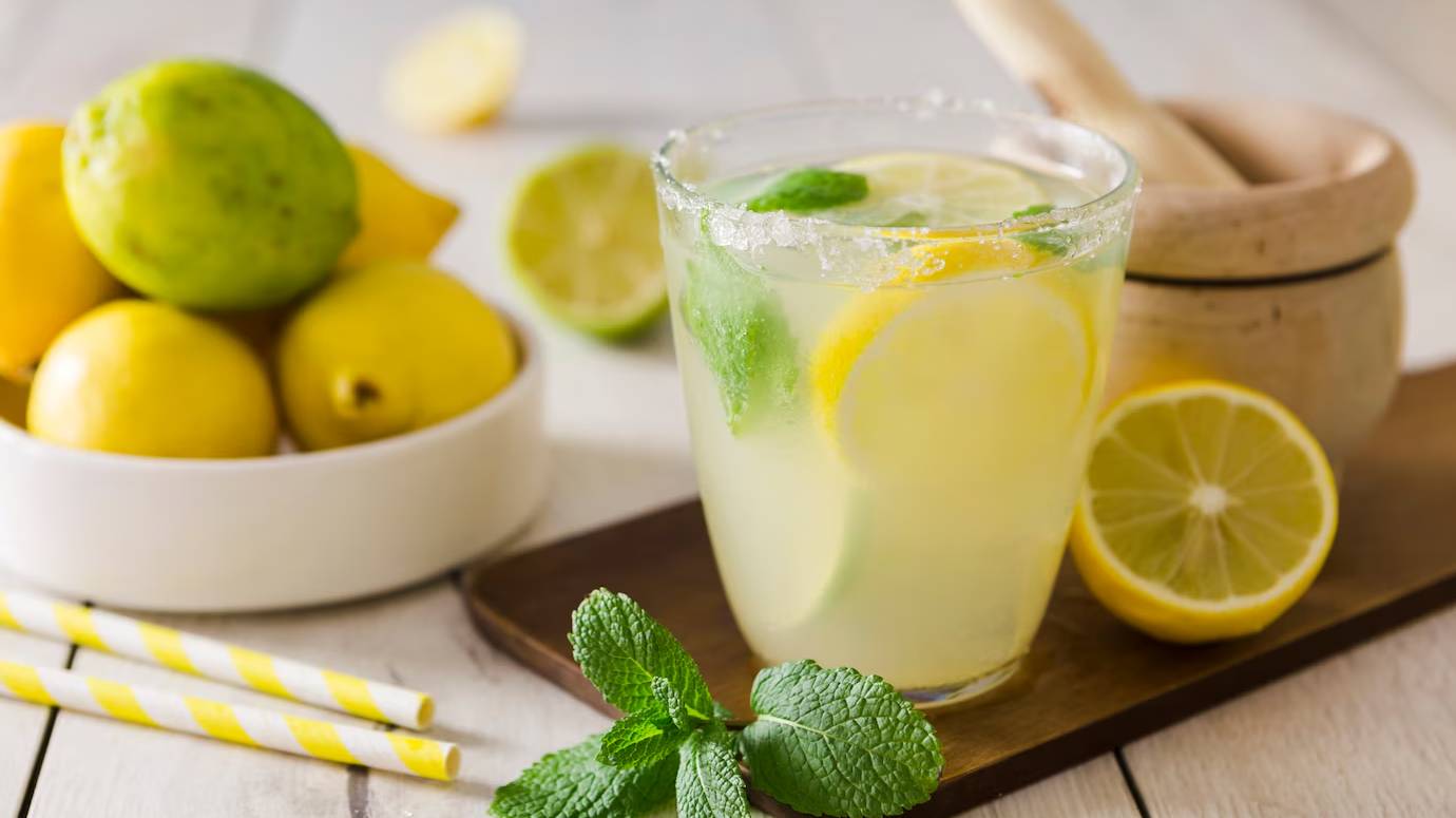 glass-with-lemonade-mint_23-2148371267