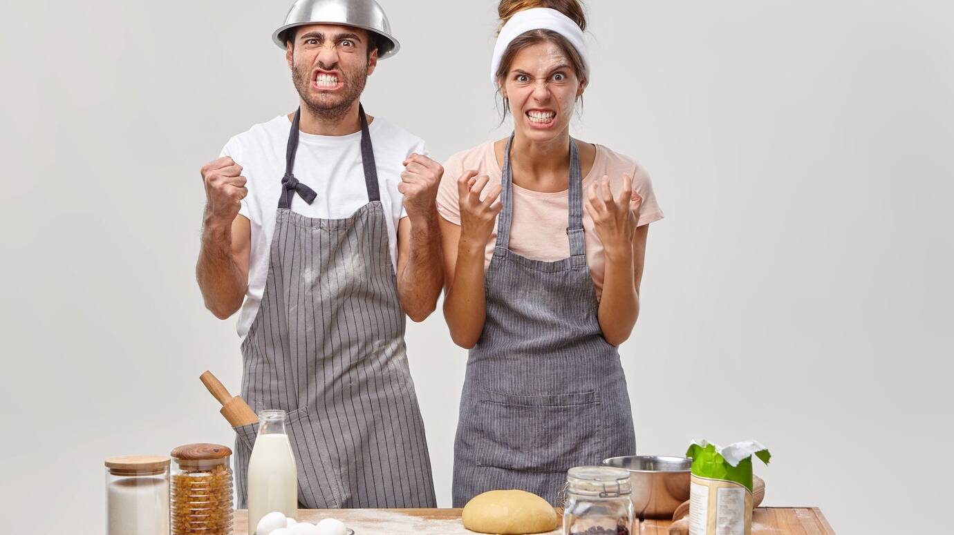 husband-wife-pose-kitchen-preparing-tasty-dinner_273609-35637 husband-wife-pose-kitchen-preparing-tasty-dinner_273609-35637