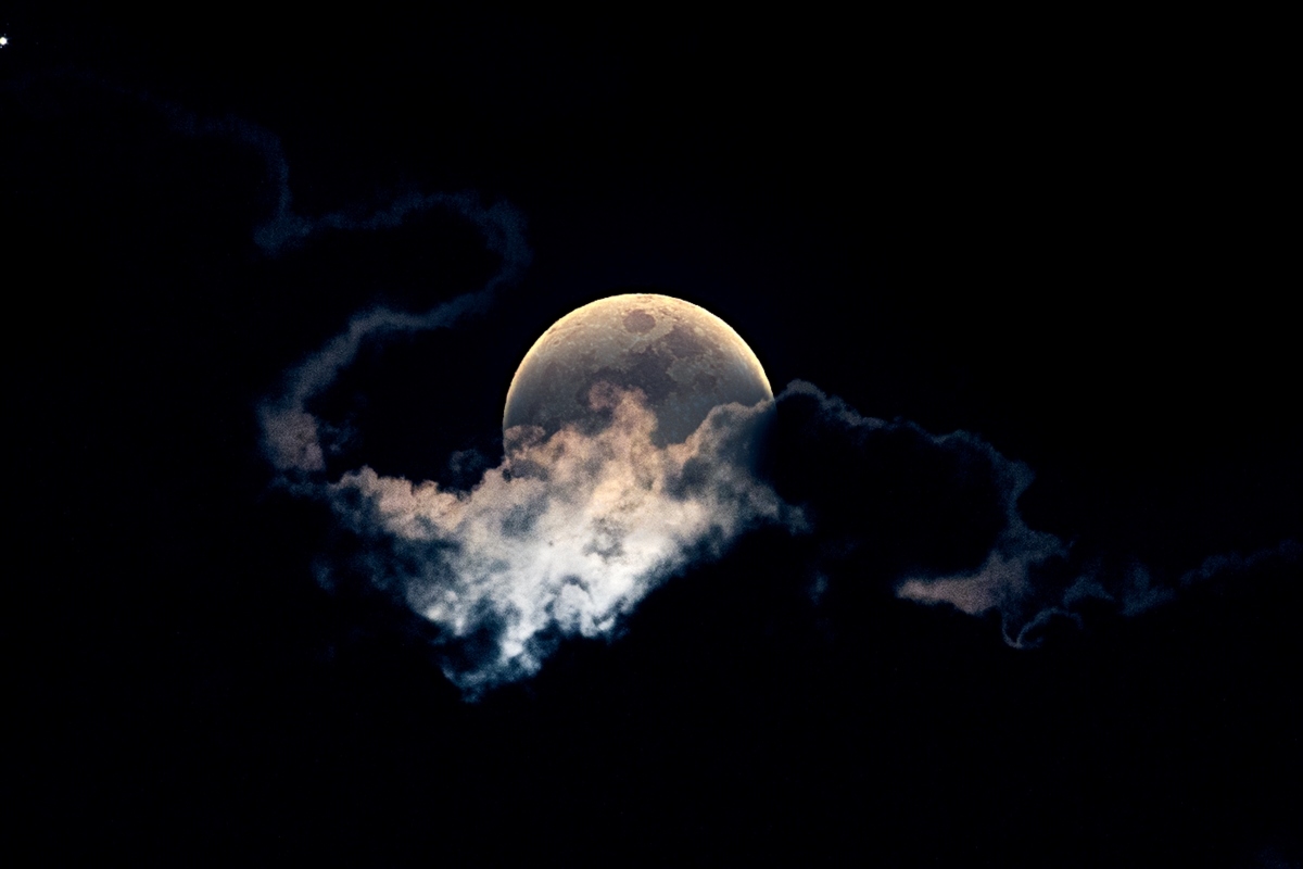 Луна в тучах pixabay.com Луна в тучах pixabay.com