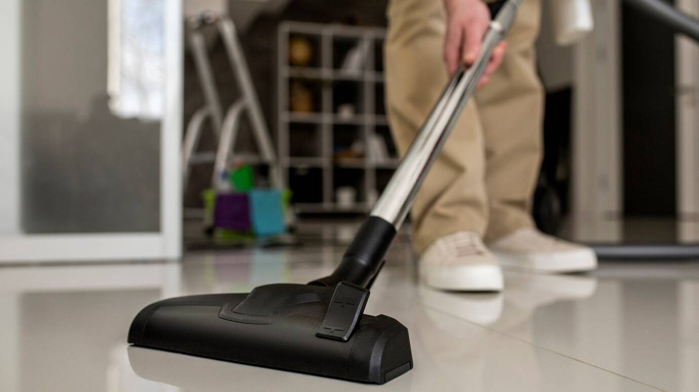 man-doing-professional-home-cleaning-service_23-2150359017