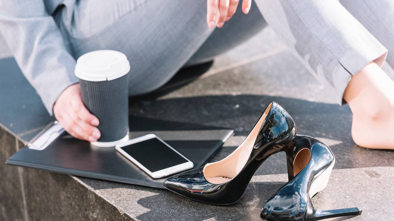 modern-businesswoman-relaxing-outdoors_23-2148002292 modern-businesswoman-relaxing-outdoors_23-2148002292