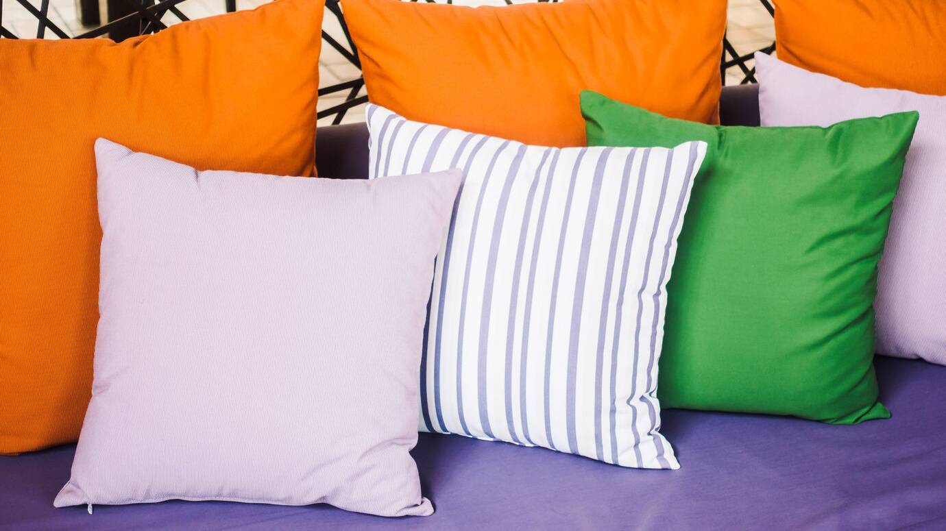 pillow-sofa_74190-3688