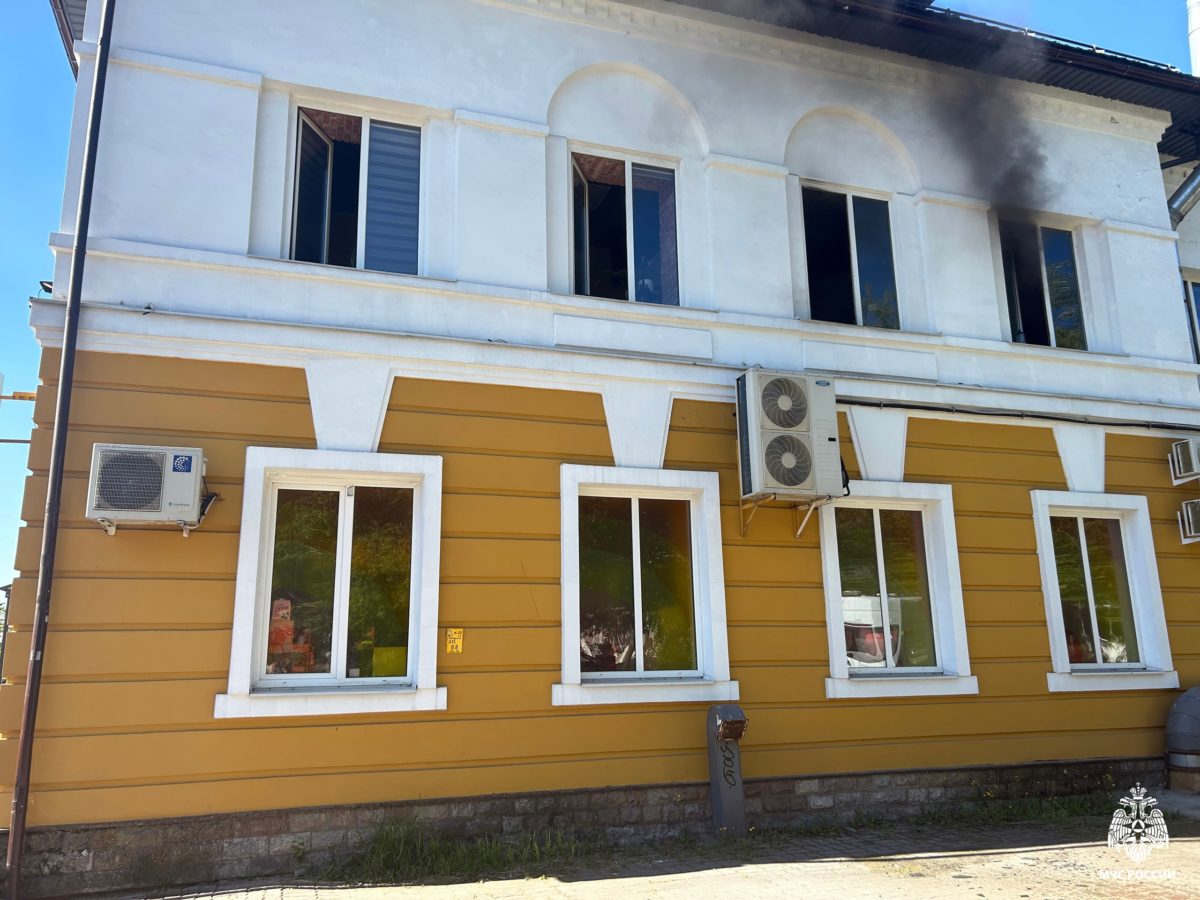 Пожар вспыхнул из-за холодильника Пожар вспыхнул из-за холодильника