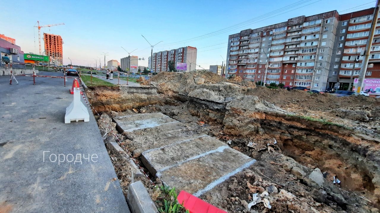 Раскопки на Октябрьском проспекте Раскопки на Октябрьском проспекте