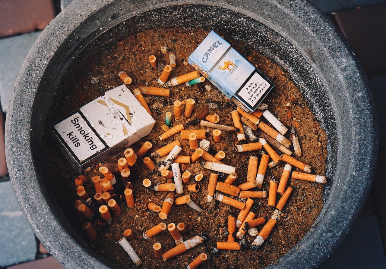 smoking-8561797-1280093335