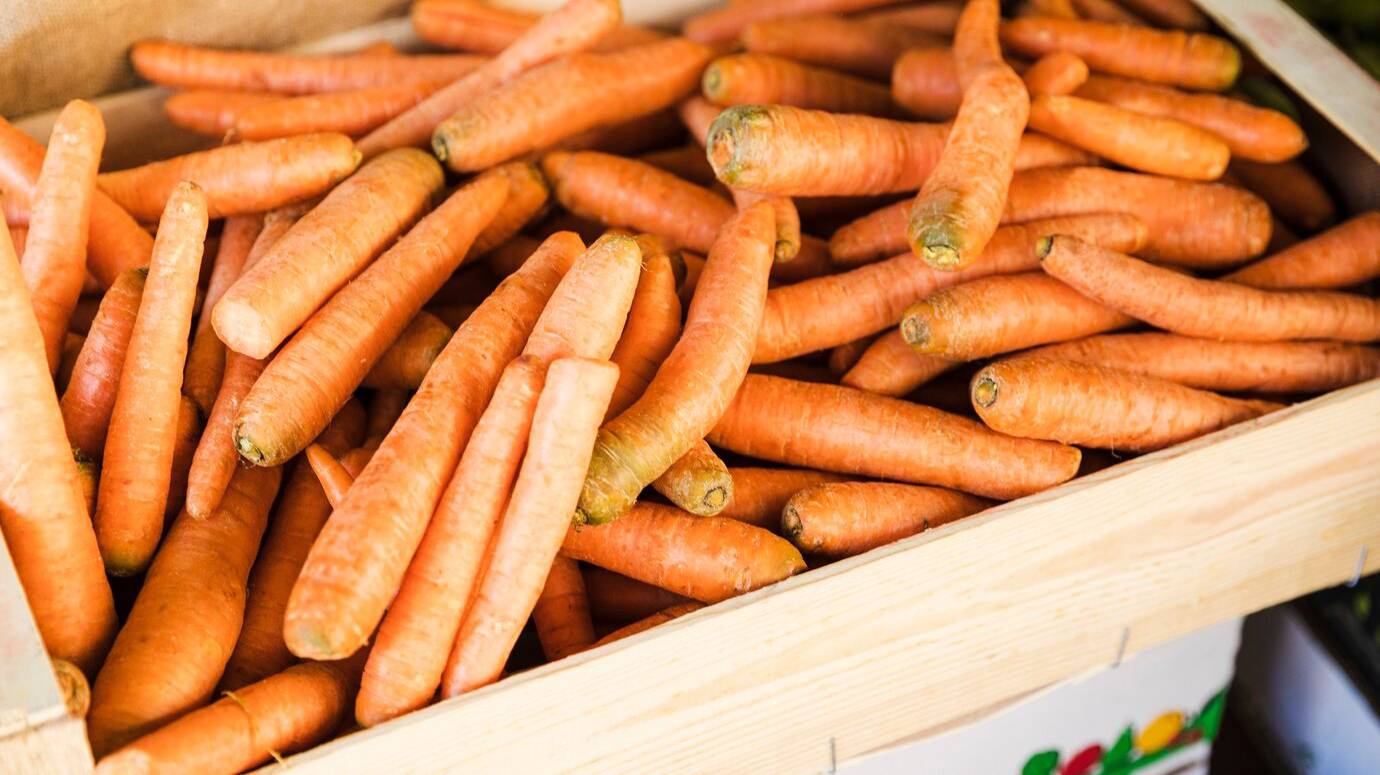 high-angle-view-orange-carrot-crate-vegetable-market_23-2148209691