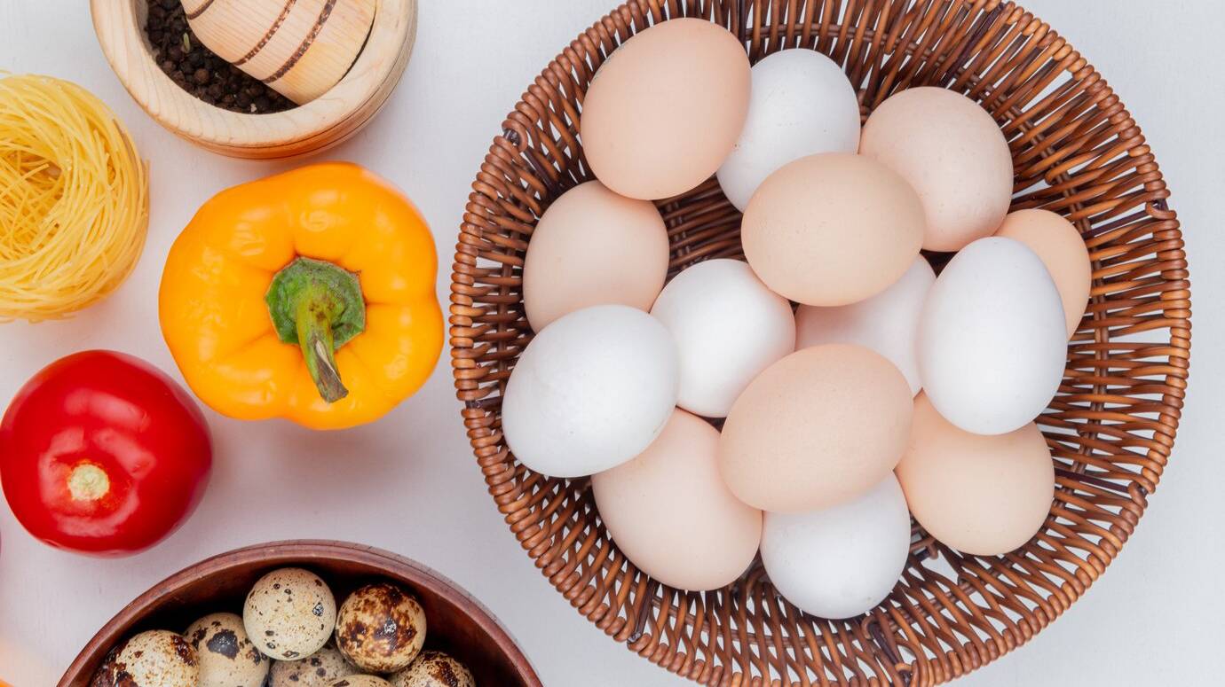 top-view-fresh-chicken-eggs-bucket-with-tomato-pepper-white-background_141793-14776 top-view-fresh-chicken-eggs-bucket-with-tomato-pepper-white-background_141793-14776