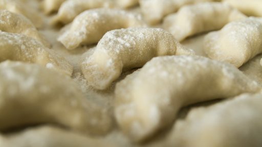 Двое детей умерли от отравления пельменями