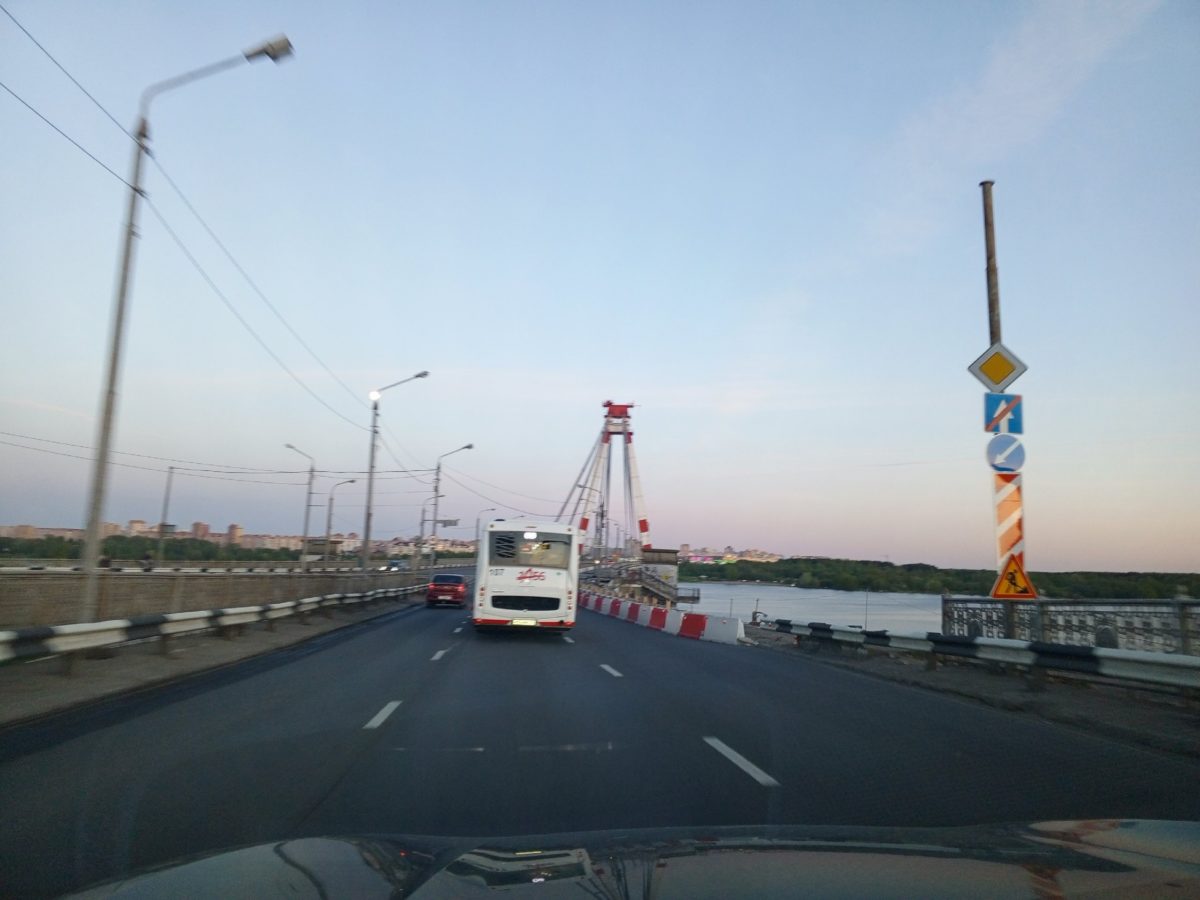 Октябрьский мост - въезд со Сталеваров Октябрьский мост - въезд со Сталеваров