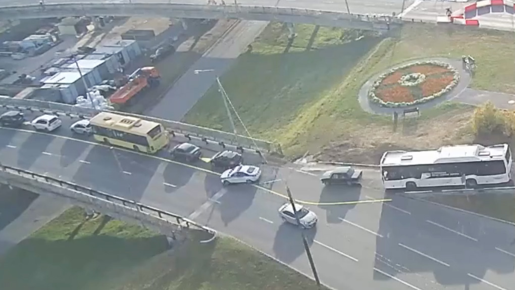 Пробка перед Октябрьским мостом