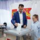 Сергей Жестянников на избирательном участке