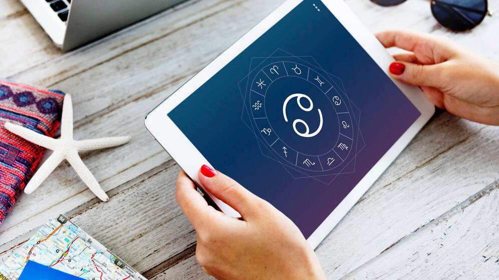 cancer-horoscope-zodiac-prediction-graphic-concept_53876-148052 cancer-horoscope-zodiac-prediction-graphic-concept_53876-148052
