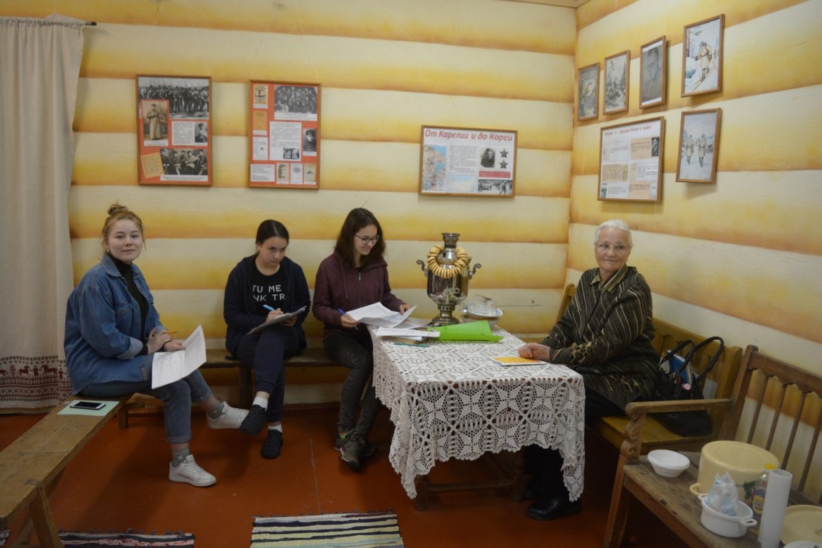 «Диалектологи