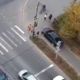 Фольксваген на тротуаре