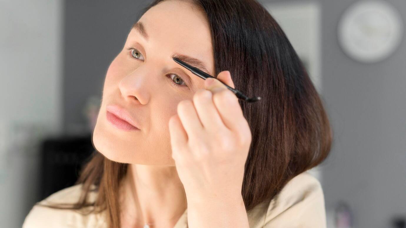 portrait-woman-eyebrow-make-up_23-2148553402 portrait-woman-eyebrow-make-up_23-2148553402