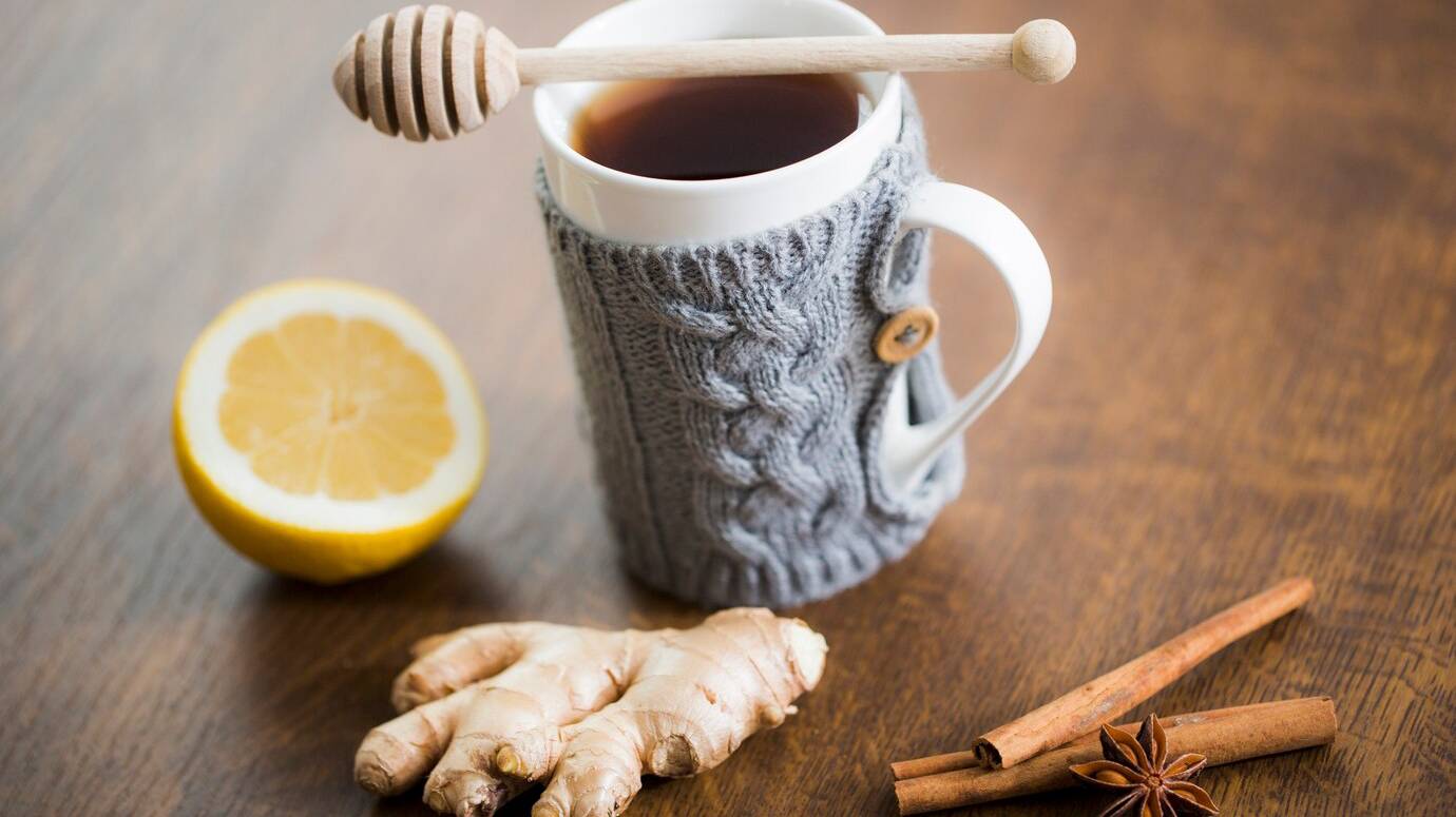 tea-mug-with-lemon-ginger_23-2147776671