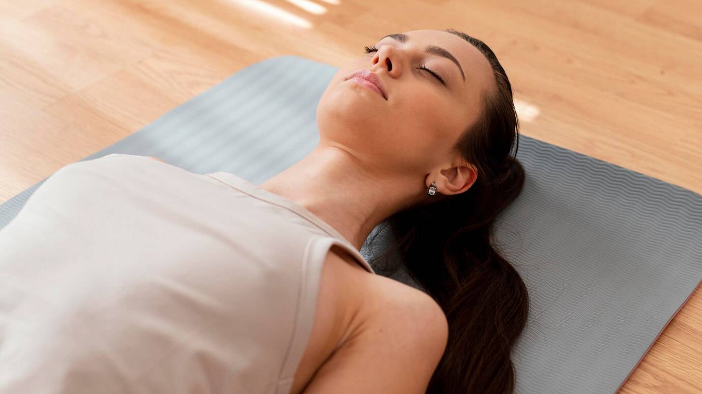 woman-meditating-home_23-2148896081