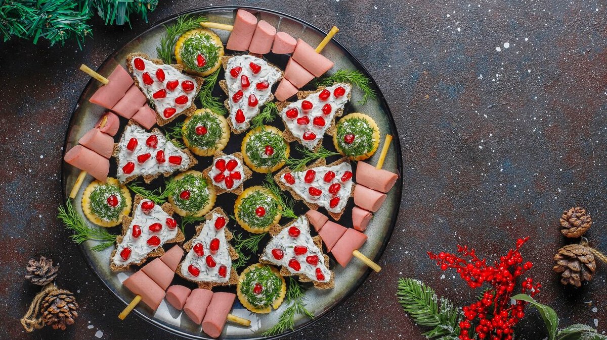christmas-tree-shaped-snacks_114579-79058