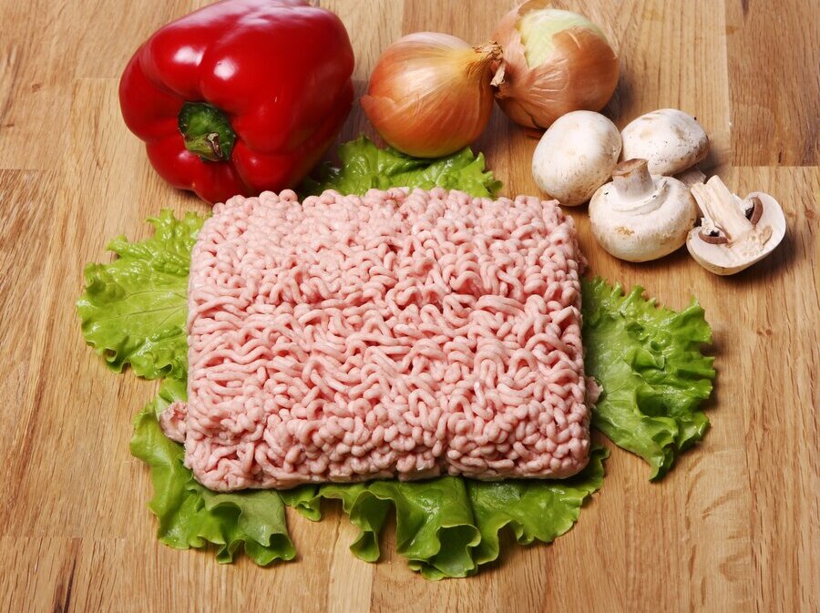 minced-meat-vegetables_144627-27393