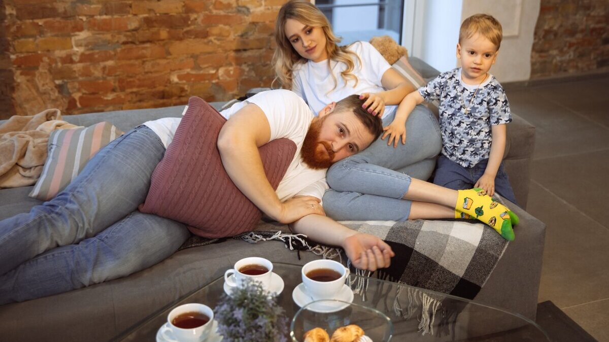 mother-father-son-home-having-fun-comfort-cozy-concept_155003-40734 mother-father-son-home-having-fun-comfort-cozy-concept_155003-40734