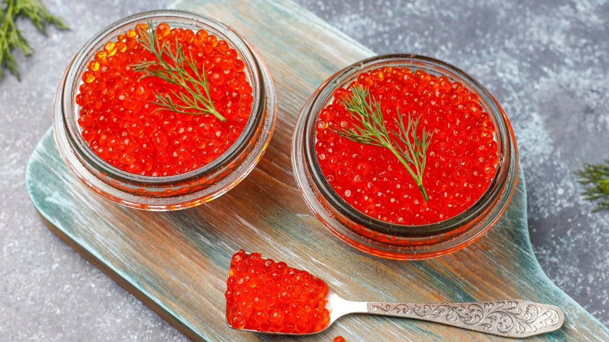 red-caviar-glass-bowl-spoon_114579-6655