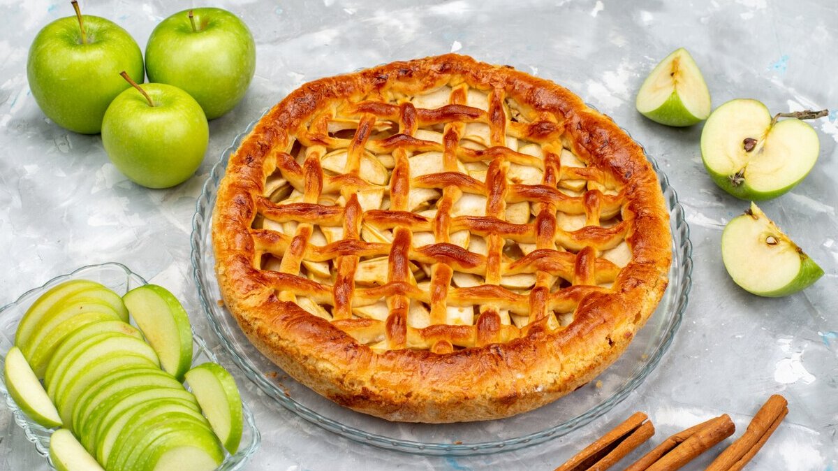 top-view-delicious-apple-cake-with-fresh-green-apples-cake-sugar-fruit_140725-22452 top-view-delicious-apple-cake-with-fresh-green-apples-cake-sugar-fruit_140725-22452