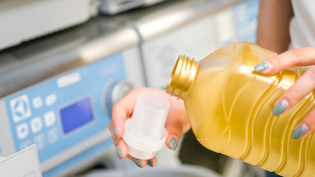 woman-pouring-detergent-cap_23-2148386967