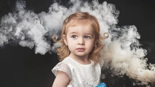 Девочка и дым