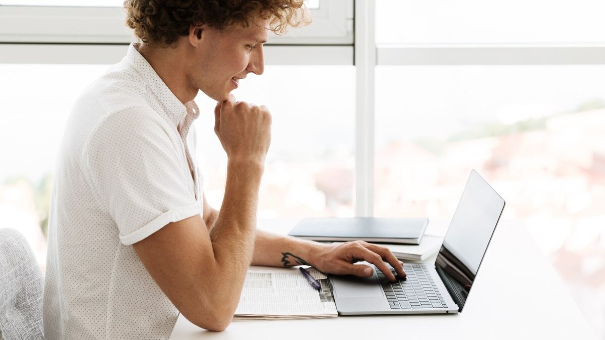 handsome-concentrated-serious-man-using-laptop-computer_171337-16622