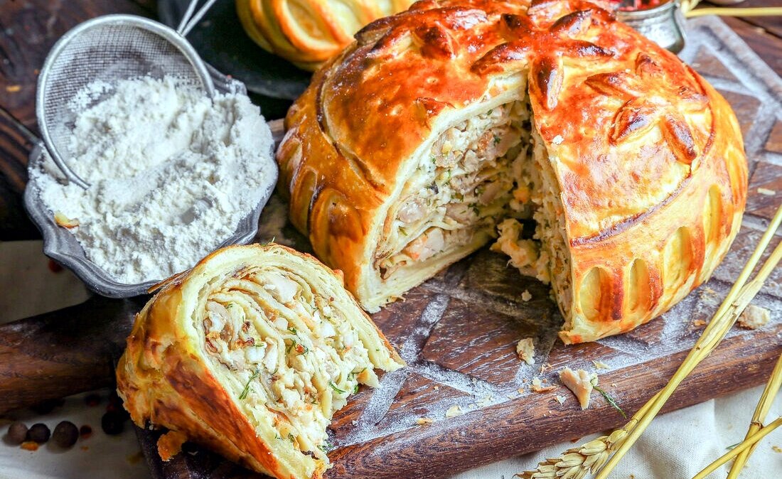 русская кухня красивый пирог на столе