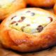 ватрушки с лимонным творогом и изюмом