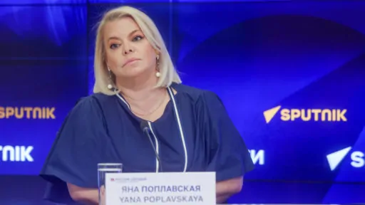 актриса Яна Поплавская
