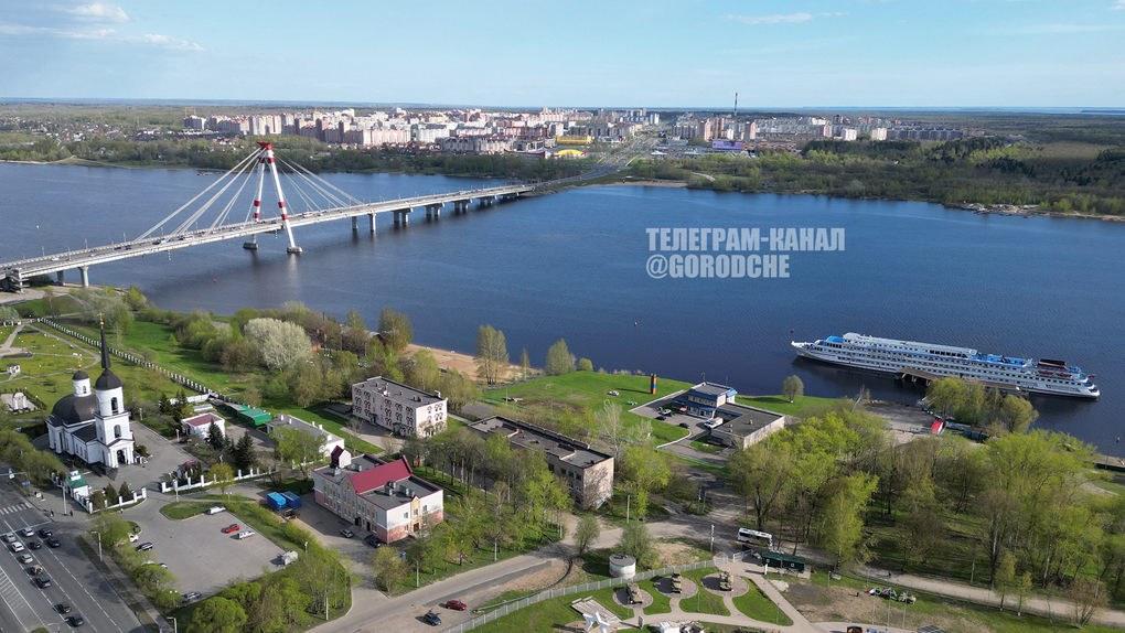 Круизный теплоход в Череповце Круизный теплоход в Череповце